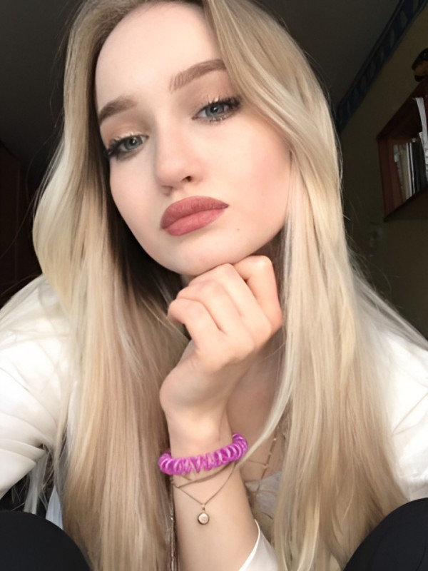 Викуля привлекательная девушка из Железнодорожного цена от 2500 руб